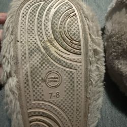 Size 7-8 Girl Bunny Slippers