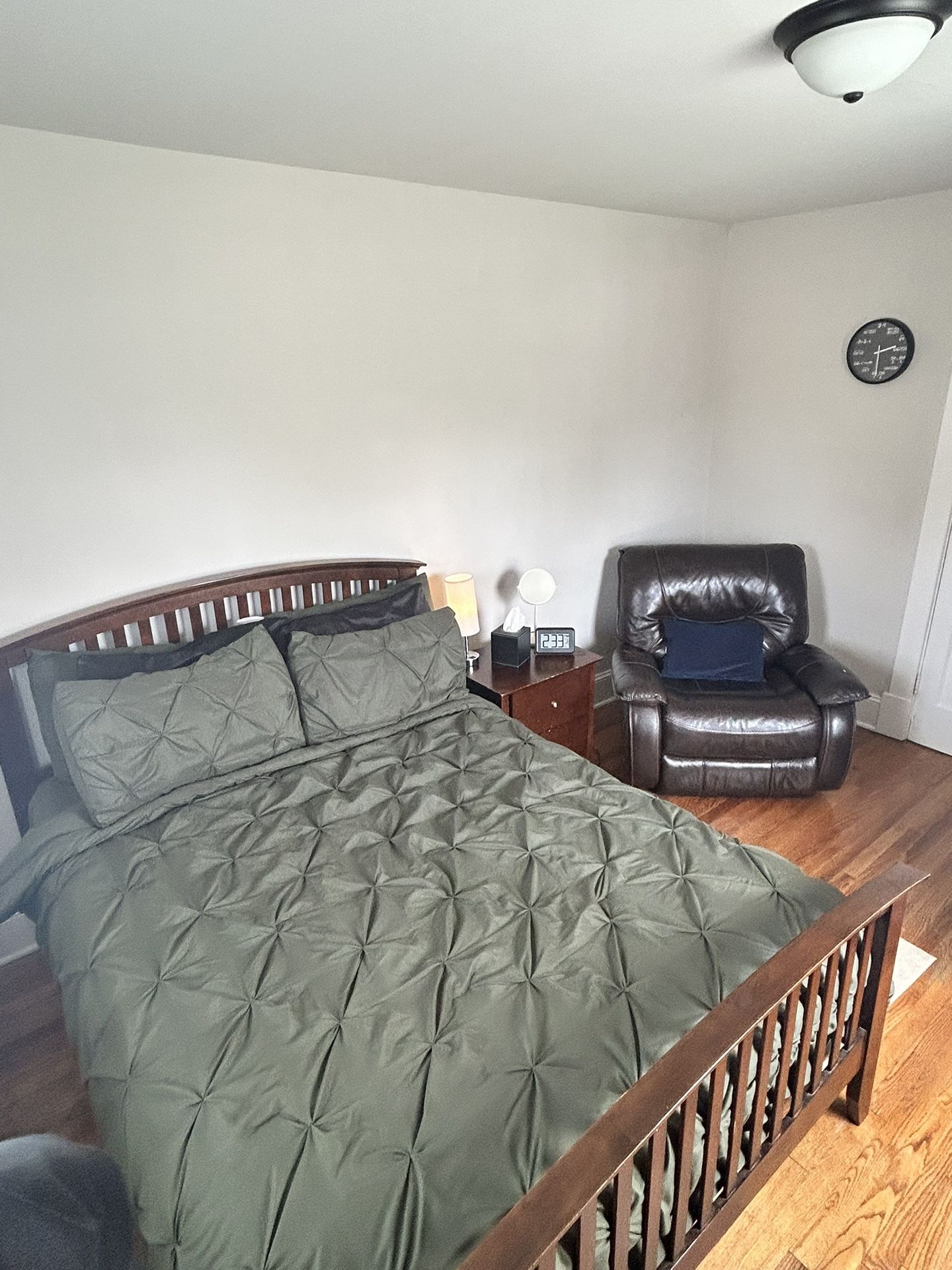 Move out sale With recliner And Queen Bed 