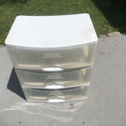 Very Good Condition Plastic Dresser 