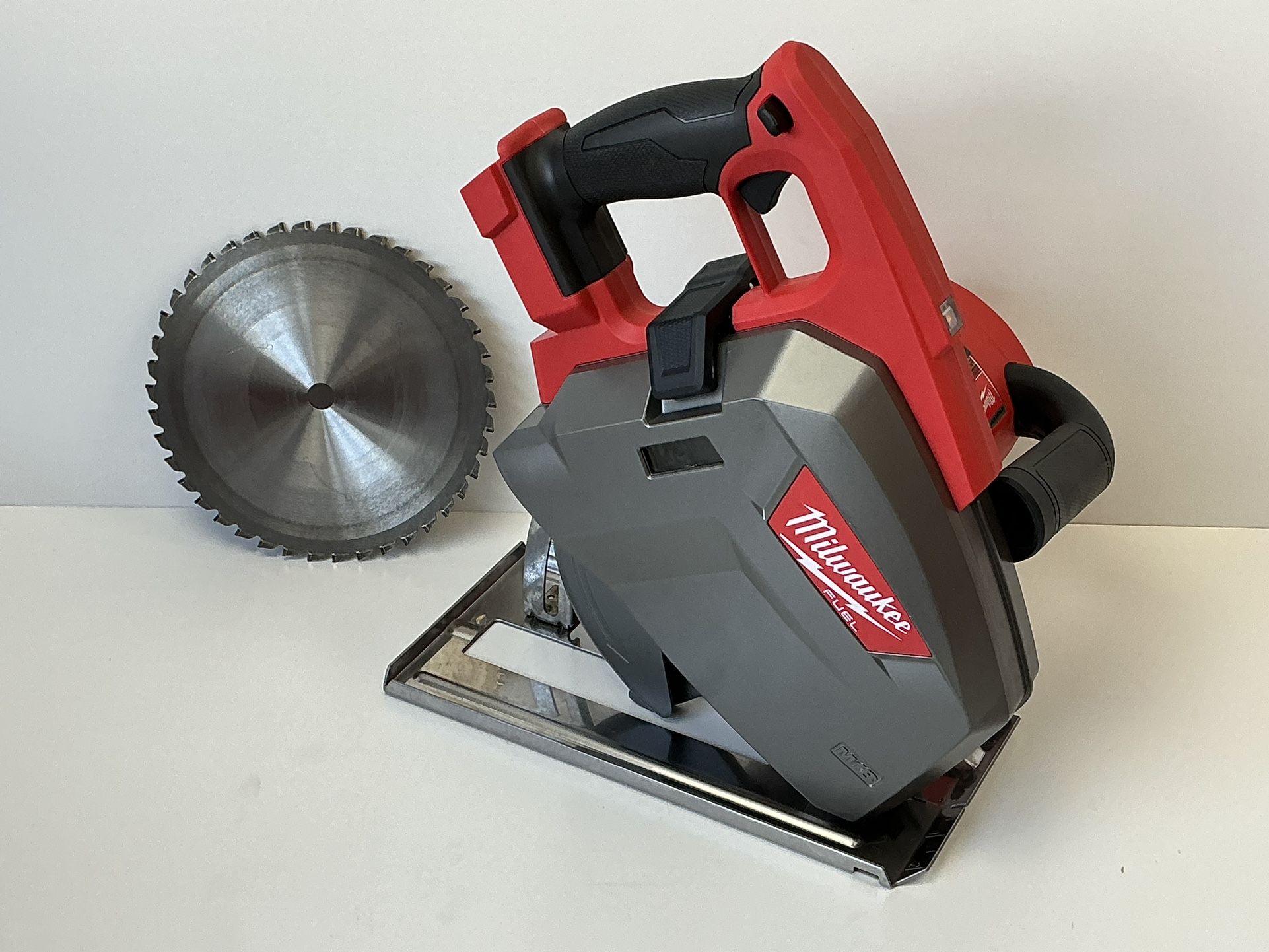 Milwaukee M18 FUEL 18V 8 in. Lithium-Ion Brushless Cordless Metal Cutting Circular Saw (Tool-Only)