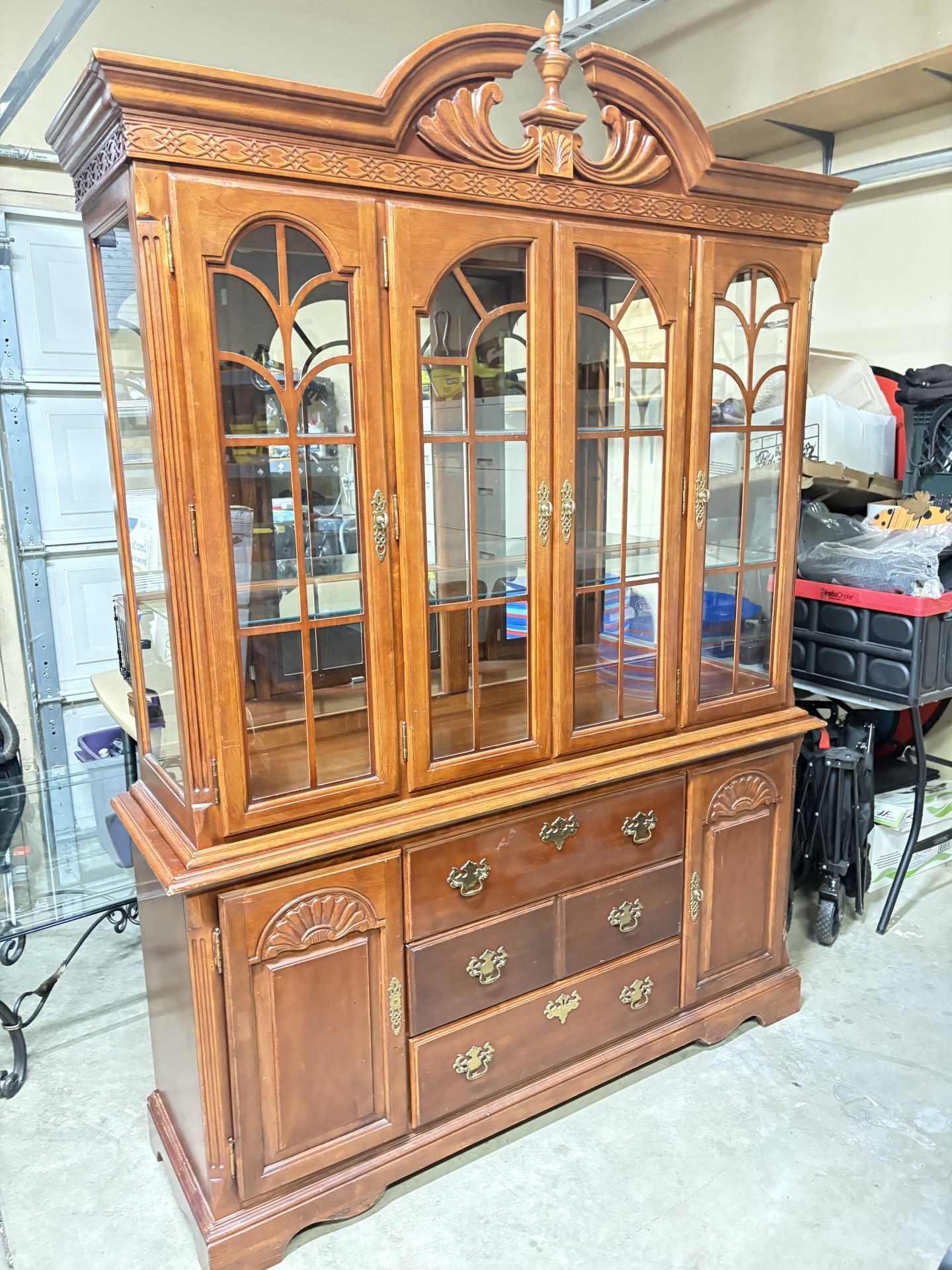 China Hutch / Display Case / Storage Cabinet
