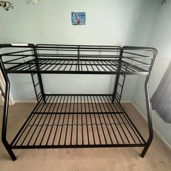 Twin/Queen Bunk Bed