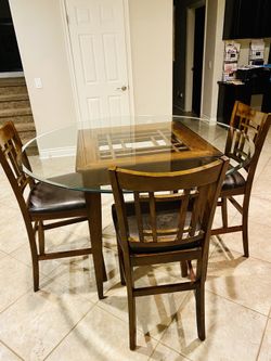 High Top table with 3 barstool chairs