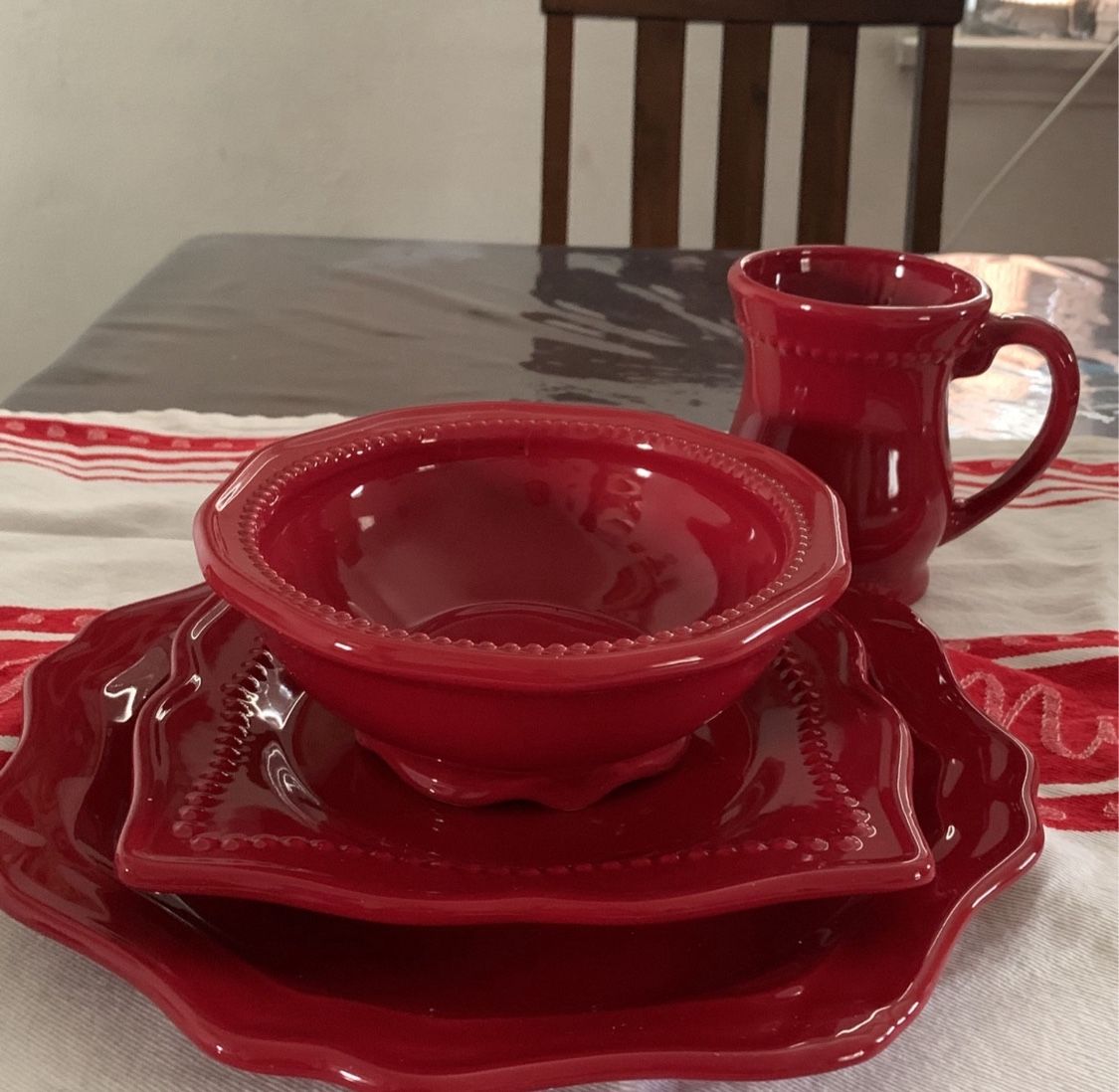 Vajilla Rojo  Vino De Princes House