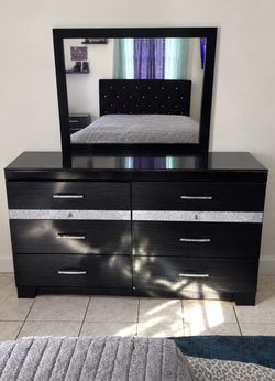 Dresser w/mirror