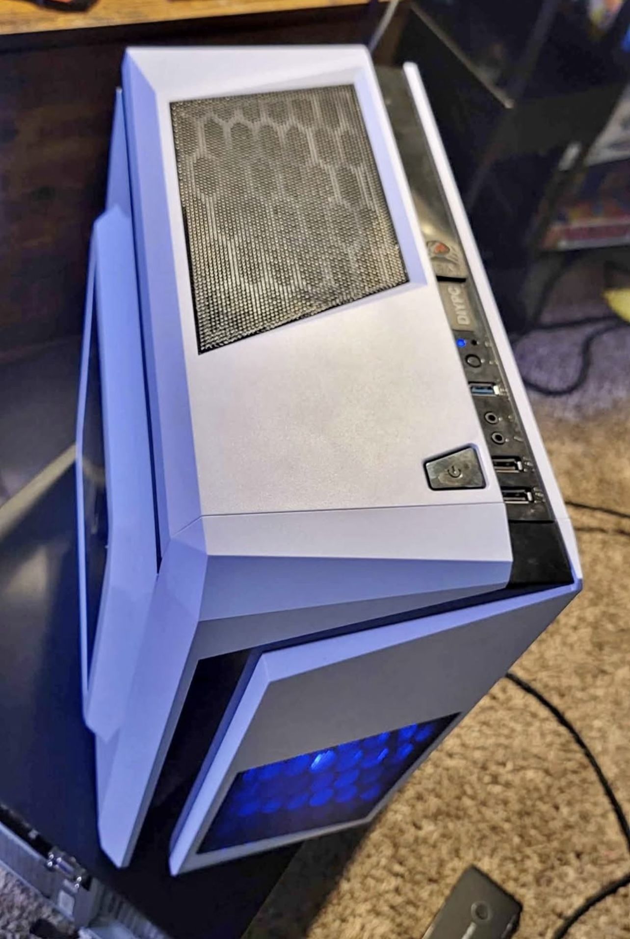 White Gaming PC – GTX 970, 16GB RAM, 1TB HDD + Monitor