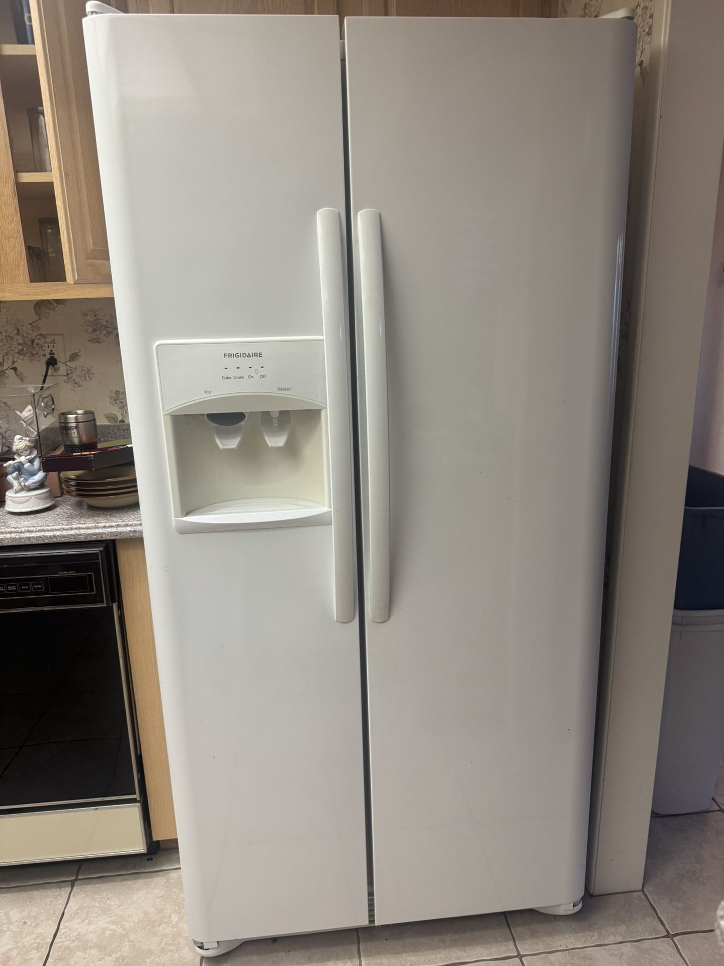 Frigidaire Side By Side Refridgerator