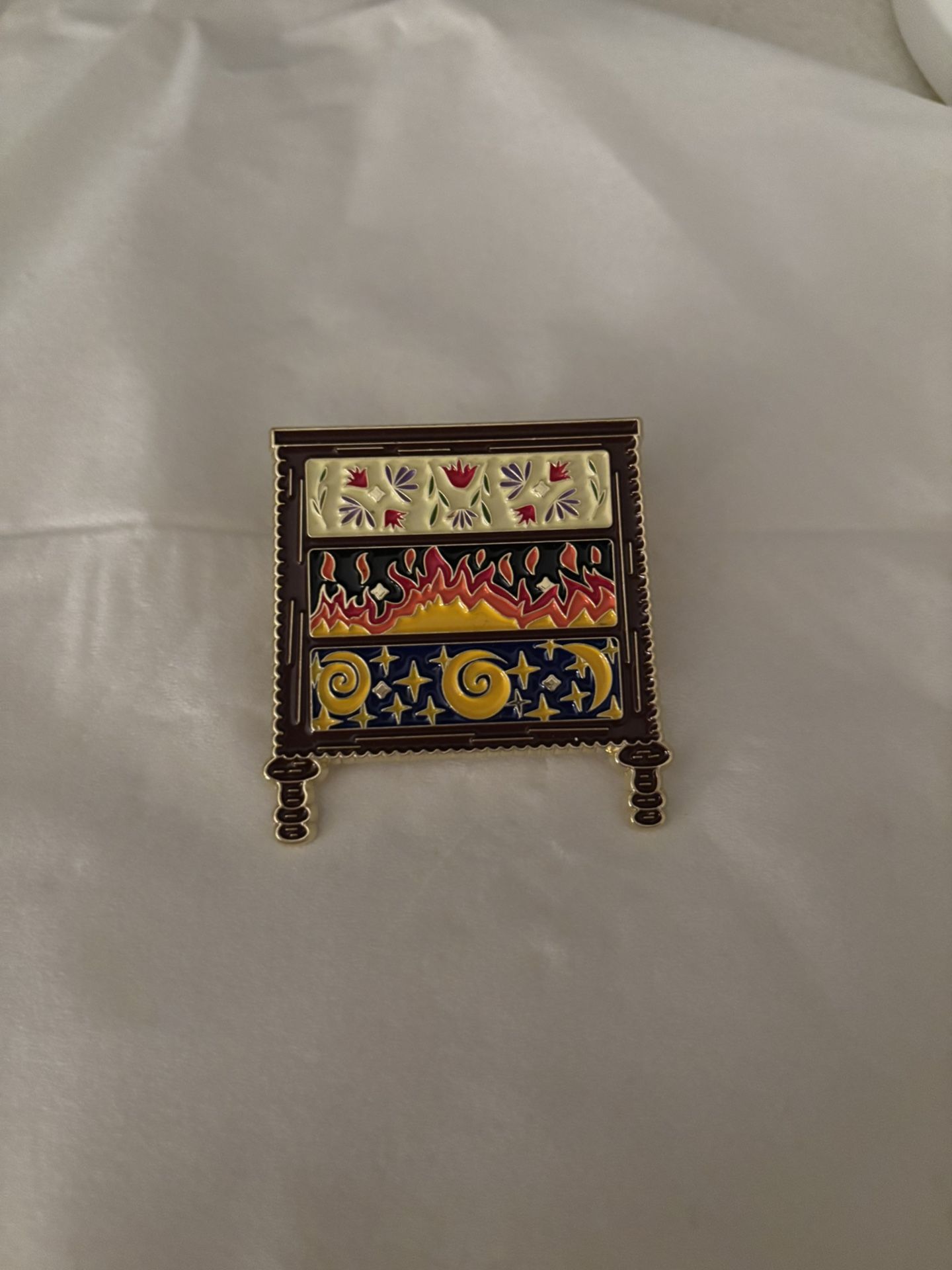ACOTAR Enamel Pin Feyre's Dresser Three Drawers