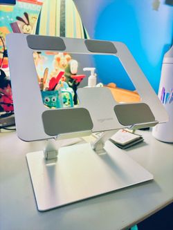 Silver Aluminium alloy heavy duty foldable laptop / tablet stand