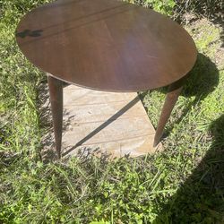 Round wood table