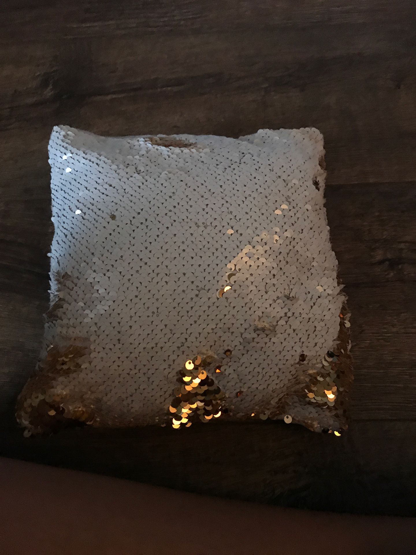 Small pillow that changes colors