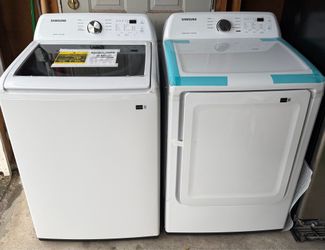 Samsung 4.5 cu. ft. Top Load Washer and Samsung 7.2 cu. ft. Vented Electric Dryer comes with hose and power cord
