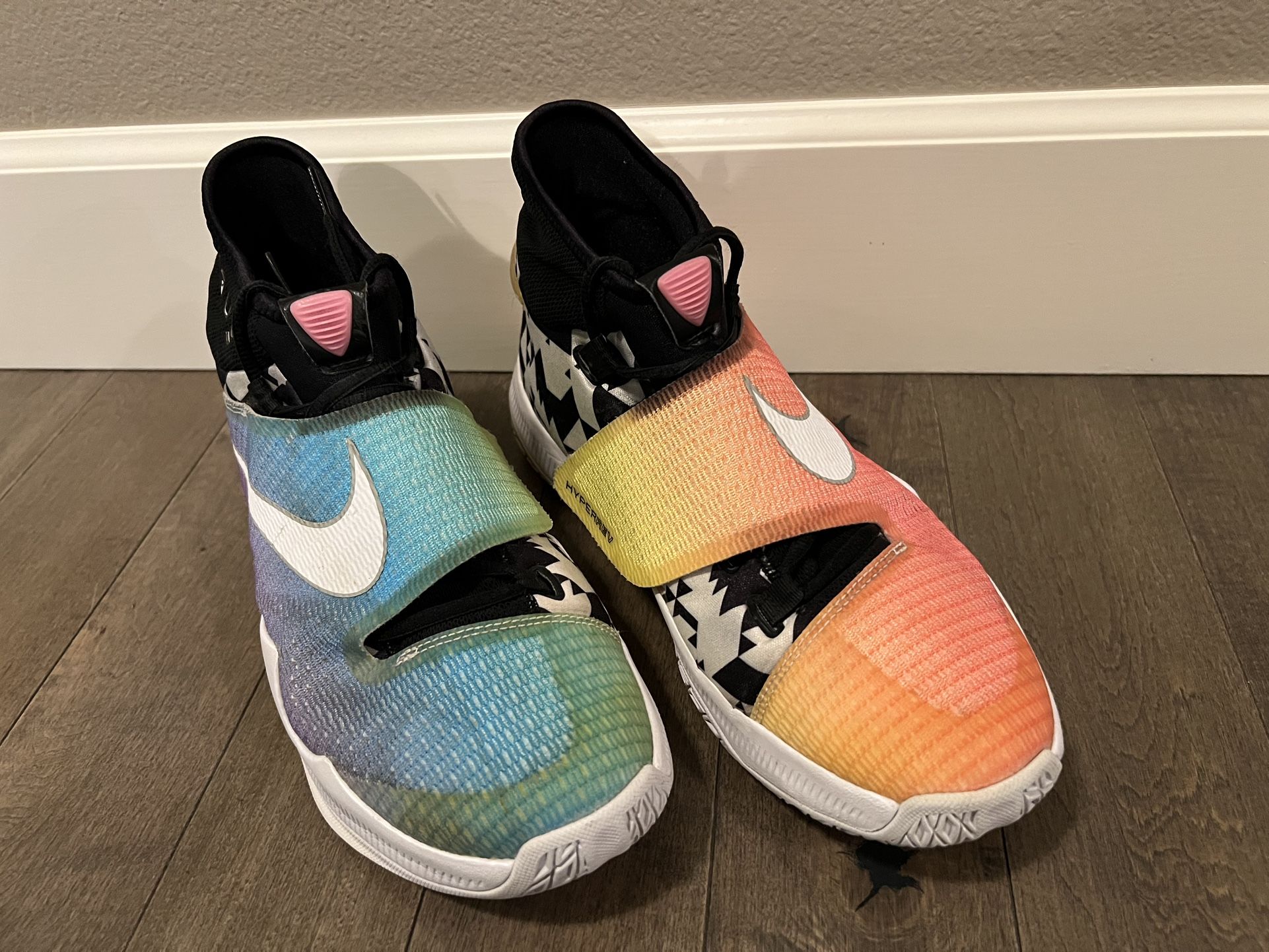 Nike Zoom Hyperrev 2016 Be True 853720-618 LBGTQ Pride Rainbow Draymond Sz 10 M Shoes
