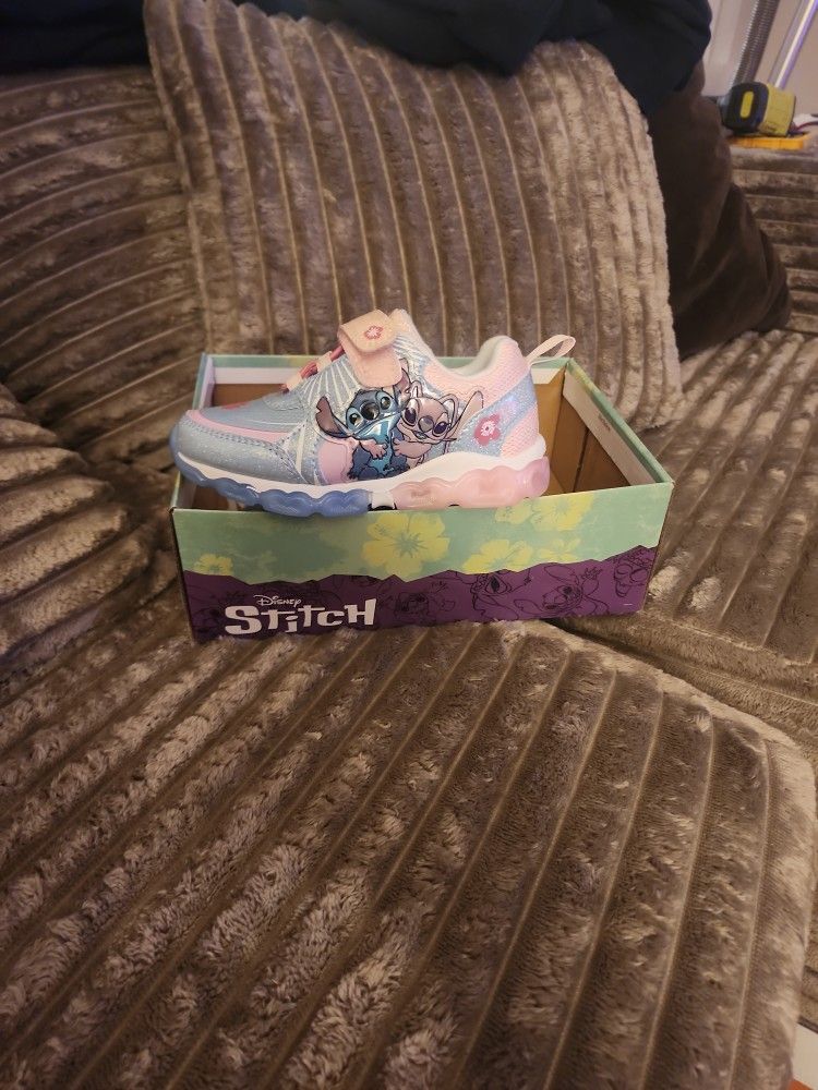 BRAND NEW DISNEY STITCH 9T