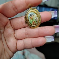 Vintage Porcelain Oval on Gold Tone Pendant Locket