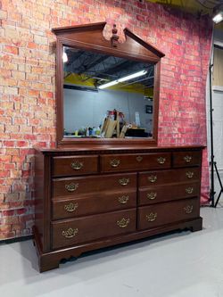 Broyhill Dresser w/ Mirror - Free Delivery