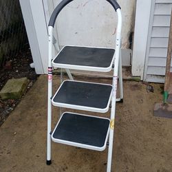 Delxo white step ladder