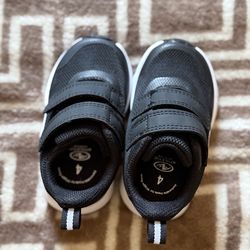 Baby/toddler shoes (size 4c)