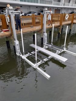 2,500 lb Boat Lift – Perfect for larger PWCs, inflatable boats, and lightweight aluminum boats.