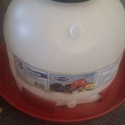 3 Gallon Poultry Waterer NEW
