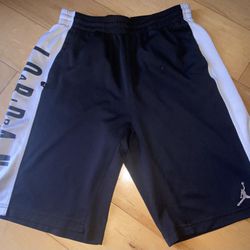 AIR JORDAN’S SHORTS YOUTH SIZE:XL(13-15 YEARS OLD)PREOWNED/USED