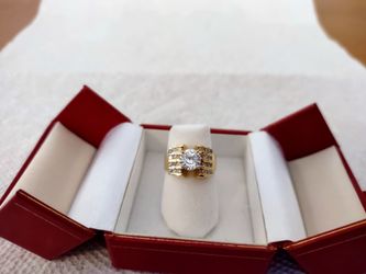 14kt gold diamond ring - center stone NOT real diamond