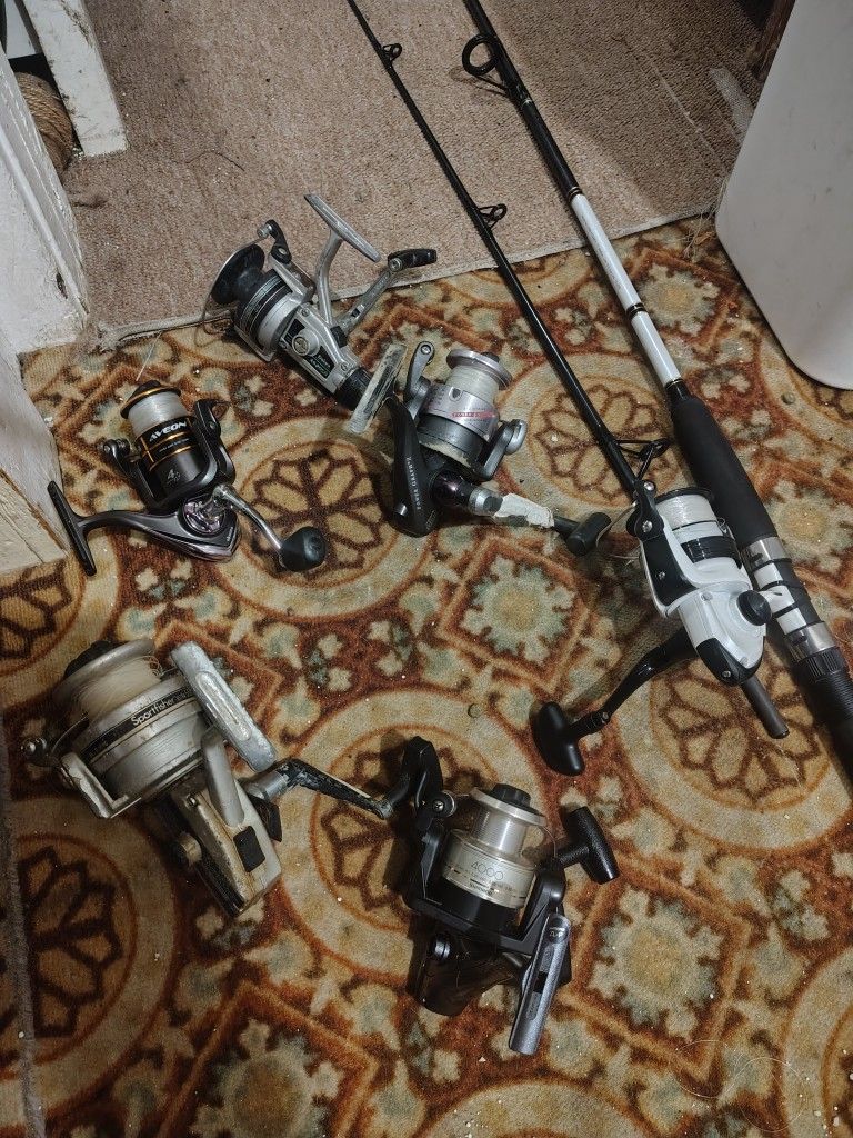 7 Fishing Reels Pole