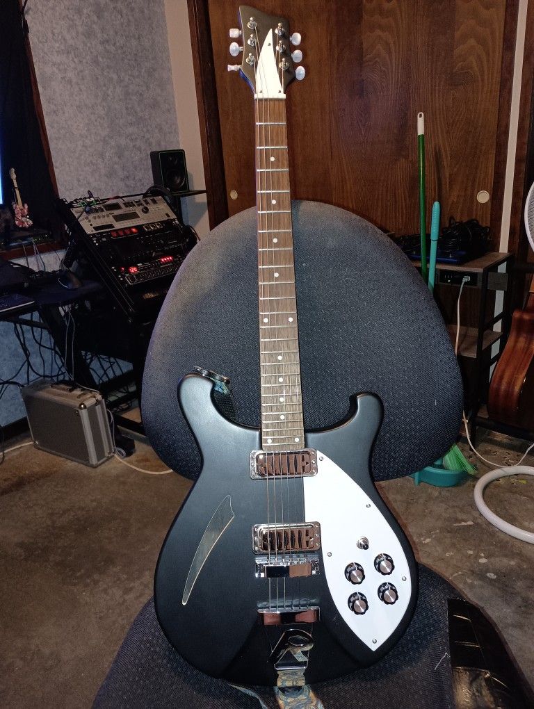 Awesome Rickenbacker Copy 