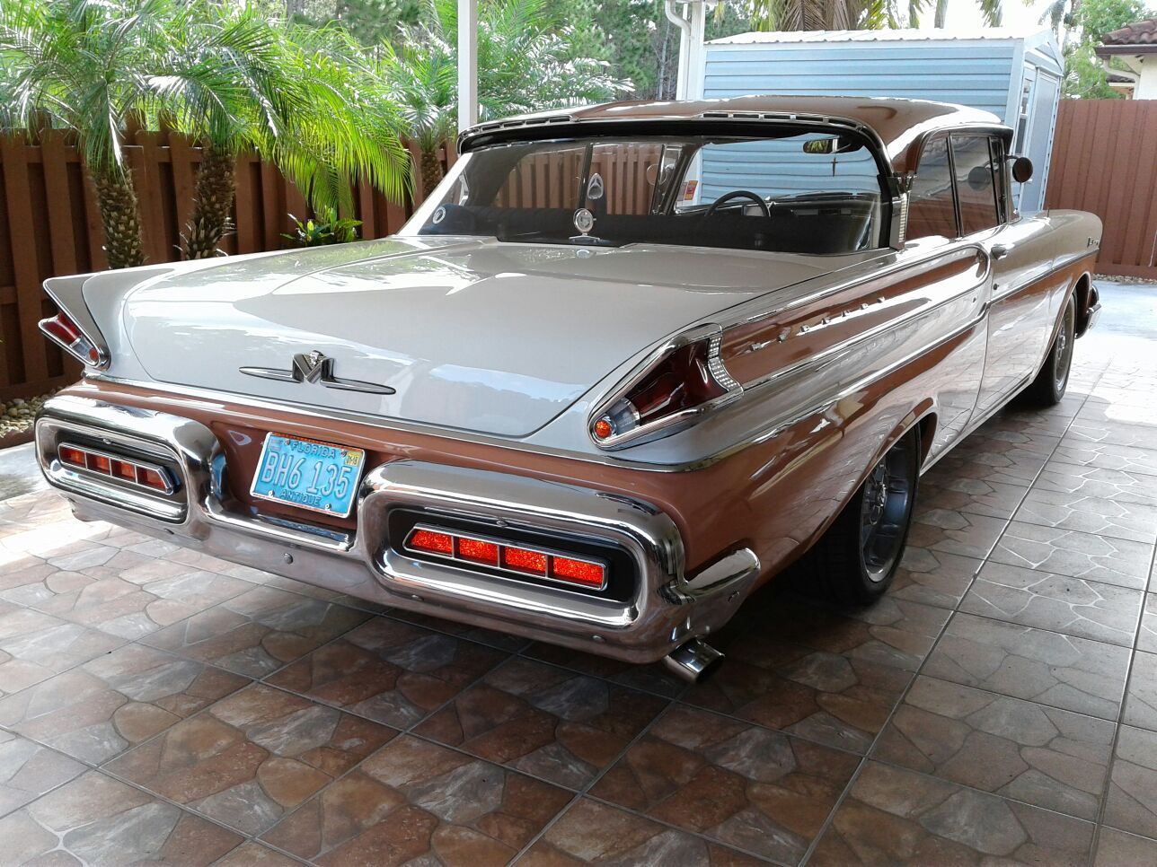 Mercury 1957, perfect condition.