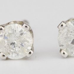 14k Diamond Stud Earring in White Gold apr 3 mm for 0.10 ct per earring weight apr 0.40 grams for both earrings and clips