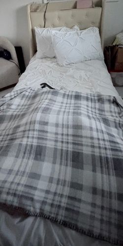 Twin bed