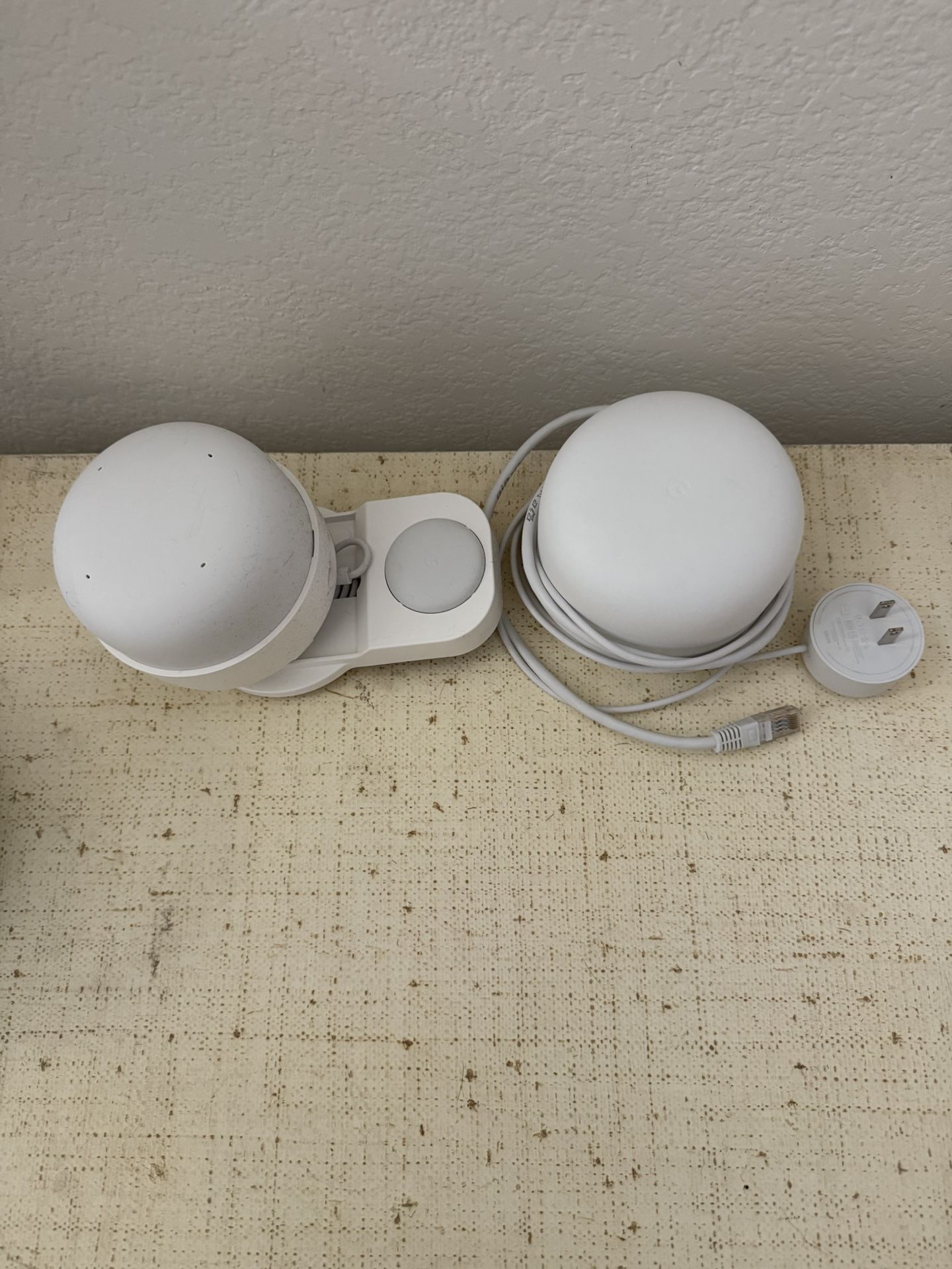 Google Nest Wifi - Mesh Router AC2200 and 1 Point with Google Assistant - 2 Pack - Snow