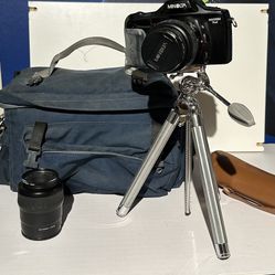 Minolta Maxxum 7xi 35mm Film Camera Bundle (2 lenses + bag)