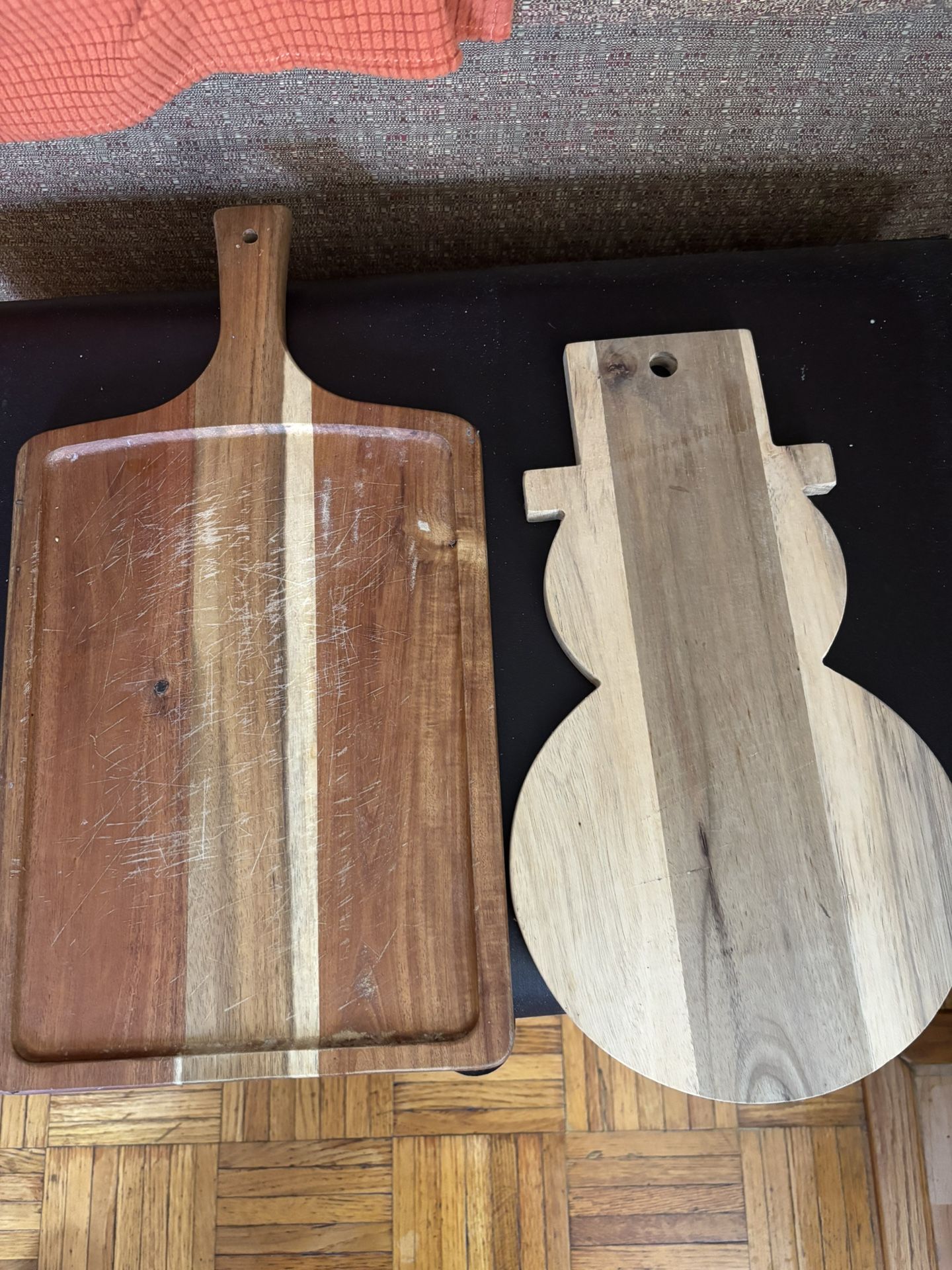 2 CUTTING BOARDS
