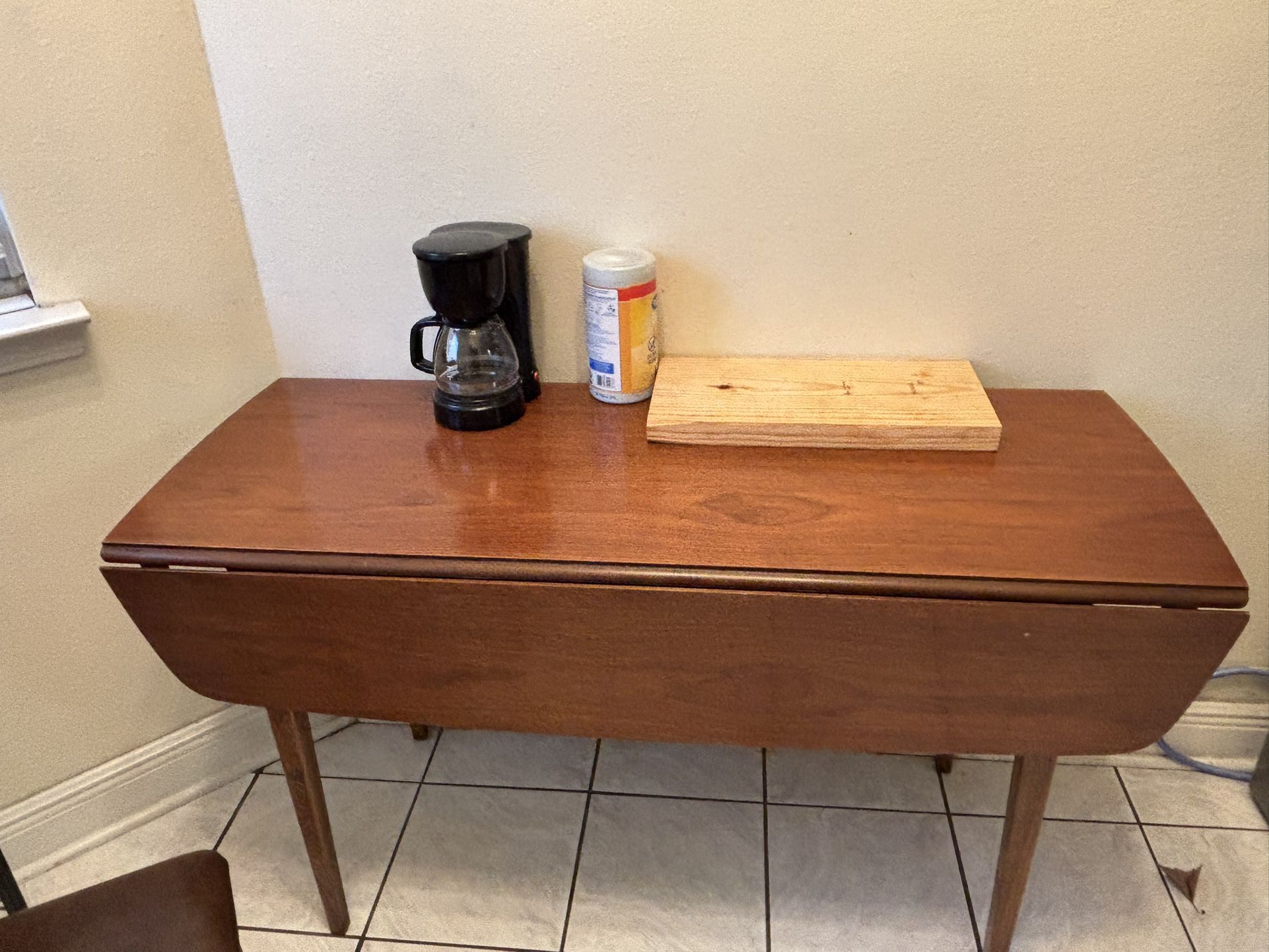 Drop leaf wood table