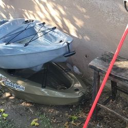 10 Ft Kajack Like New Came With Paddles