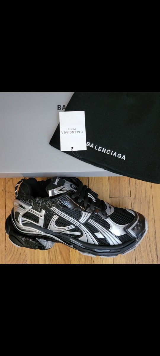 BLACK/SILVER RUNNERS! 10