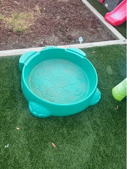 Little tikes sand box
