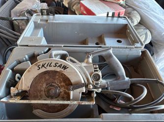 Skilsaw Professional Model 77 Circular Saw 7 1/4" Worm Drive. 13 Amps Made USA