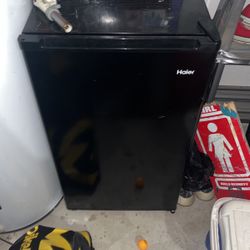 mini fridge 
