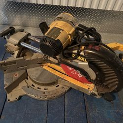 DeWalt Dual Bevel Sliding Miter Saw