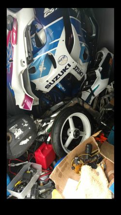 Suzuki gsxr srad parts