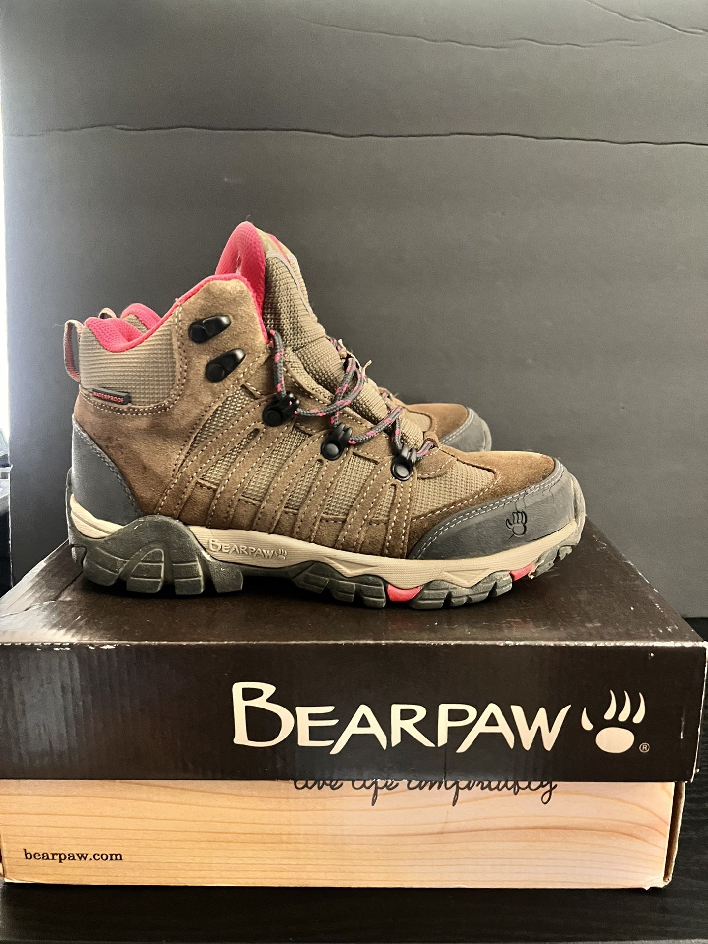  Bear paw boots Women 7 tan/pink 