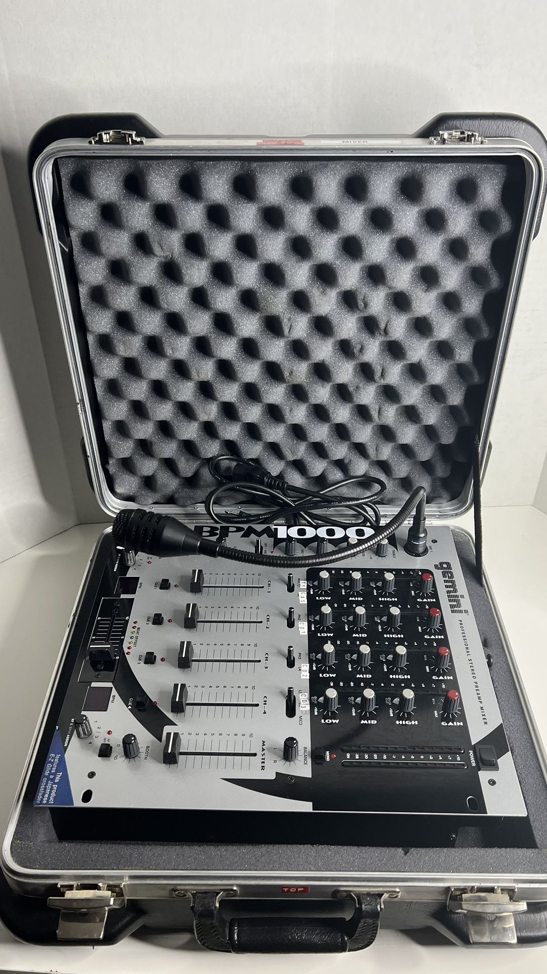 Gemini bpm-1000 Pro Stereo Pre amp Mixer Doesn’t Power On. WITH CASE AND MICROPHONE