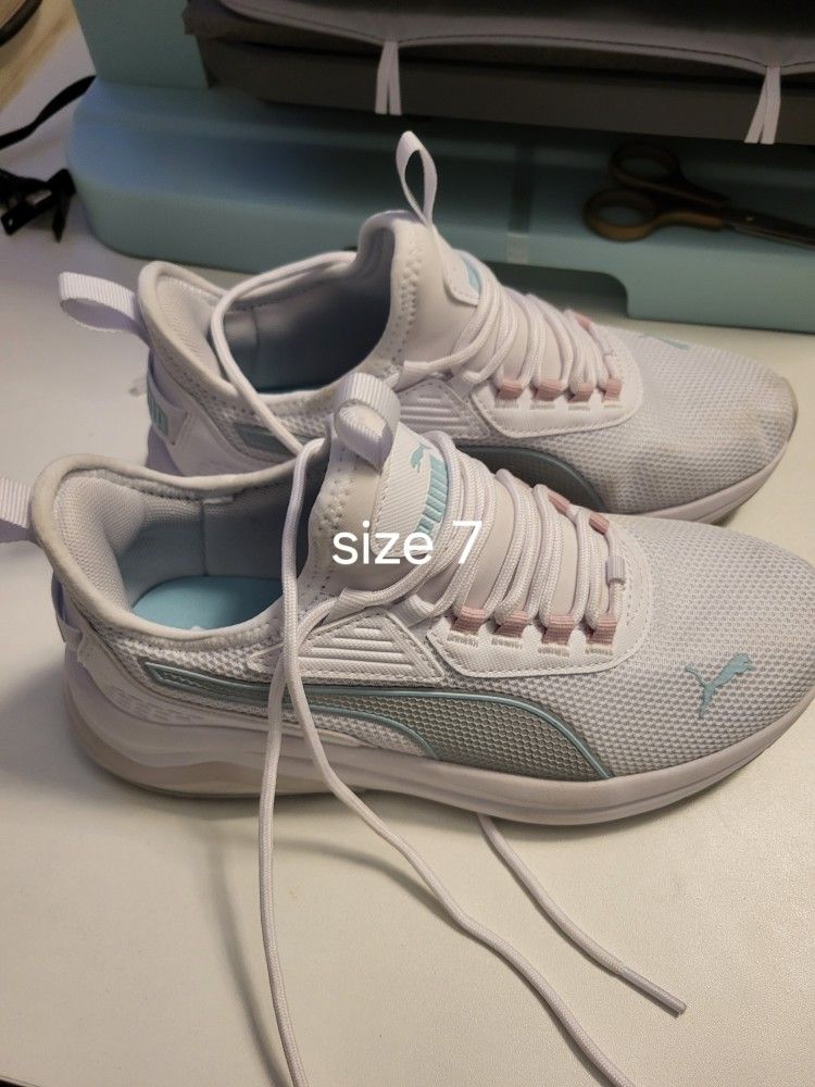 Puma Women Size 7 Like New