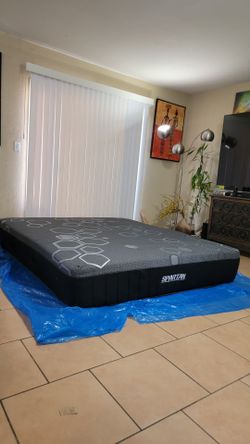 VERY NICE LIKE NEW CALIFORNIA KING SIZE BROOKLYN BEDDING MATTRESS FOR SALE! IN EXCELLENT CONDITION, FREE DELIVERY
