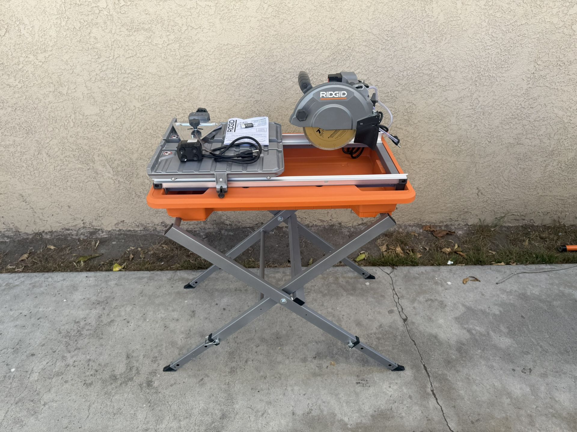 RIDGID 9-Amp 7 in. Blade Corded Wet Tile Saw with Stand