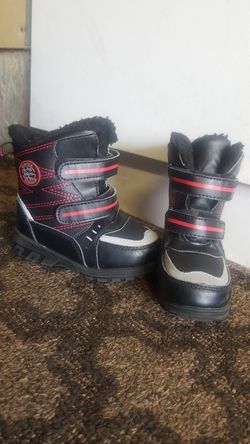 Winter boots size 8 toddler