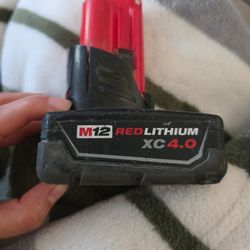 Milwaukee batteries bundle