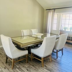 Dining Room Table & Chairs 